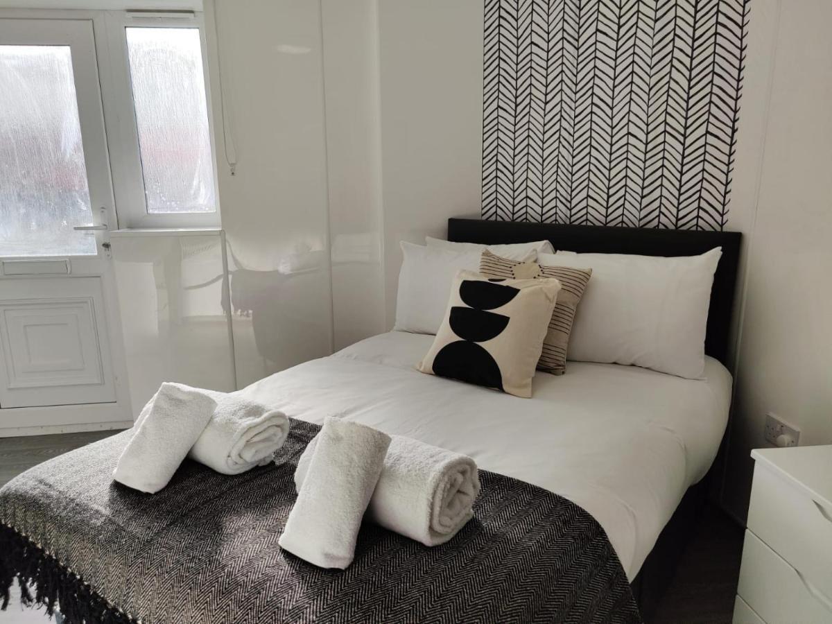 Double Ensuite Rooms Swansea Dış mekan fotoğraf